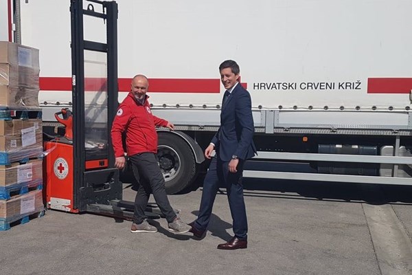 Tvrtka Henkel donirala proizvode za stare, nemoćne i stradale u potresu